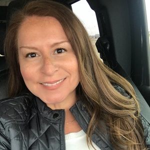 Meet your Posher, Elizabeth